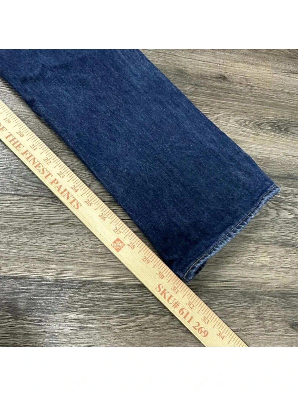 Vintage Levi’s 501 dark blue denim jeans straight fit button fly 32x31